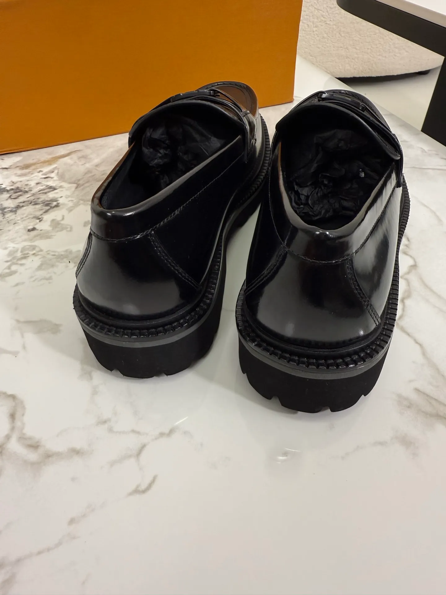 [L Family] Top P: 800💰 ▪️Size: 39-44 (38.45 custom-made) The top male god leather shoes Lv series are sold at the same time with original factory configuration, original cowhide fabric imported from Italy, soft and comfortable, imported water-dyed cow lining, soles: original ultra-light French foam outsole super comfortable, original factory with single goods 🔍🔍high quality, can be entered and exited at will, welcome to compare and synchronize.